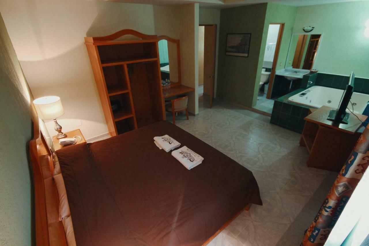 Hotel El Conquistador Monarca. Zitacuaro Екстер'єр фото