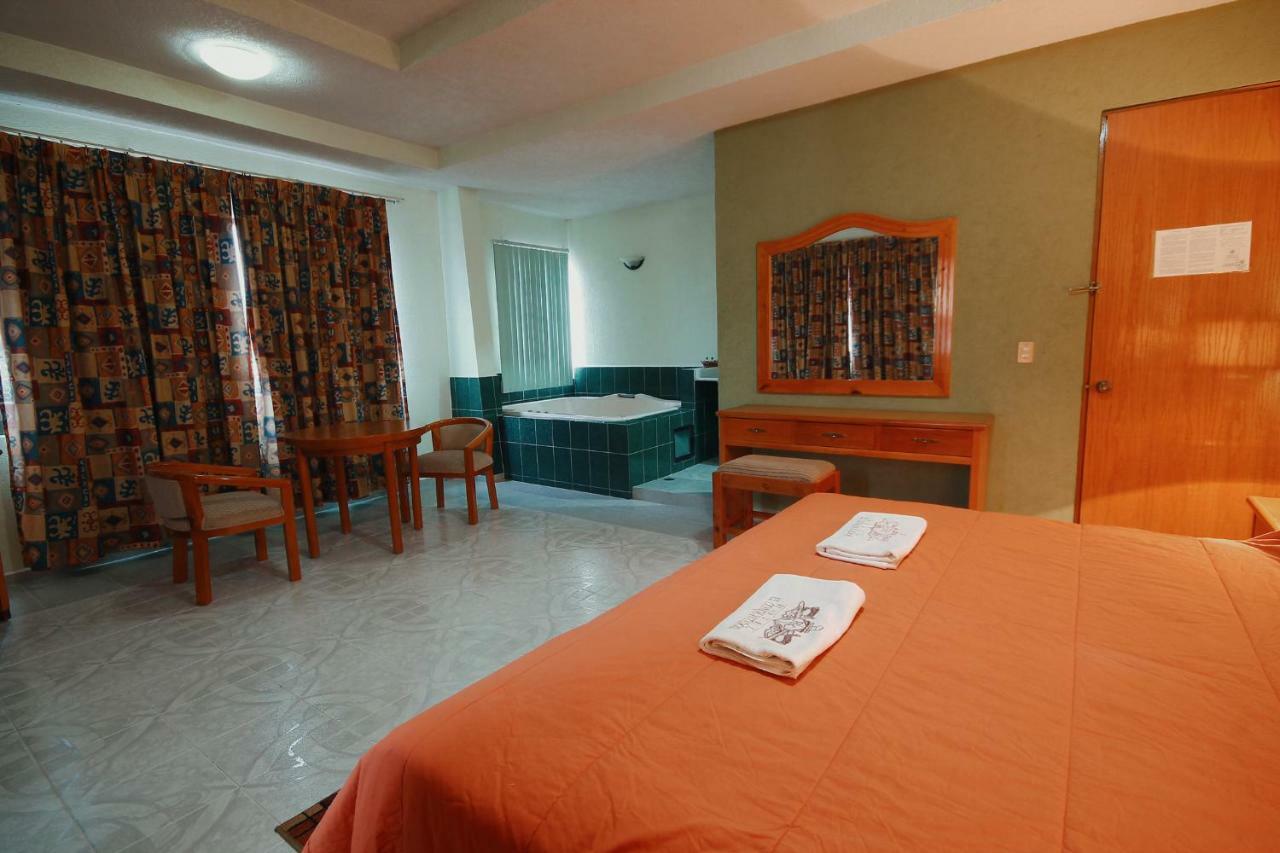 Hotel El Conquistador Monarca. Zitacuaro Екстер'єр фото